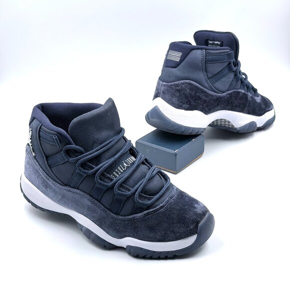 Wmns Jordan 11 Retro Midnight Navy - Picture 1 of 10